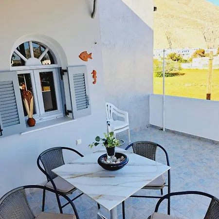 Mimika Villa Perissa (Santorini)