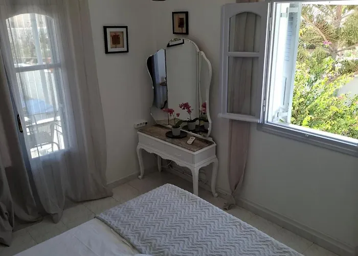 κυκλαδίτικο σπίτι με θέα Mimika Perissa (Santorini)