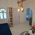 κυκλαδίτικο σπίτι με θέα Mimika Perissa (Santorini)